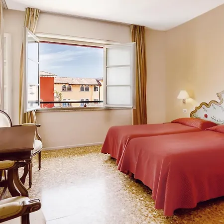 アパートホテル Residenza Dei Fiori カンネロ・リヴィエーラ