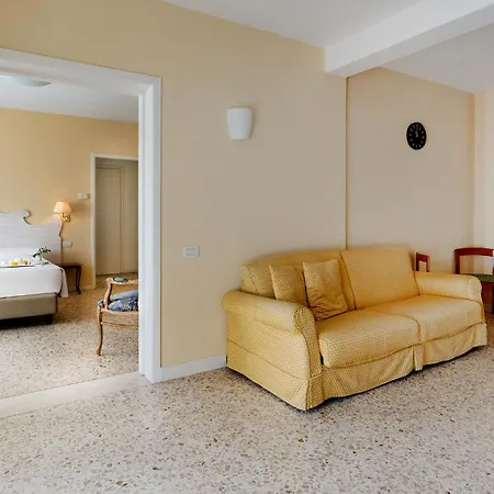 アパートホテル Residenza Dei Fiori 4*