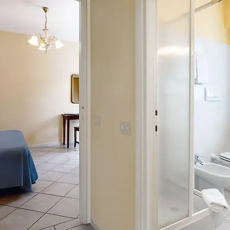 アパートホテル Residenza Dei Fiori カンネロ・リヴィエーラ