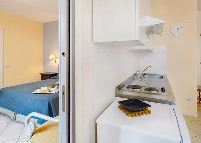 Residenza Dei Fiori شقة فندقية 4*